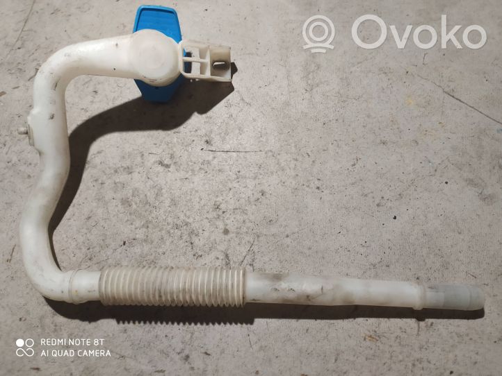 Volkswagen Touareg II Tubo riempimento della vaschetta del liquido lavavetri 7P6955463