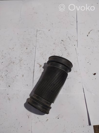 Volkswagen PASSAT B5 Tube d'admission d'air 8D0129627