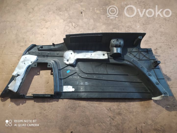 Audi Q7 4L Šoninis apdailos skydas 4L0863880