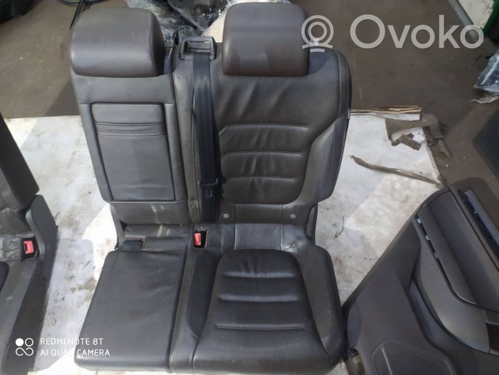 Volkswagen Touareg II Set di rivestimento sedili e portiere 