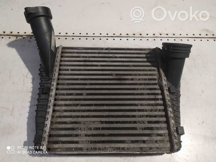 Volkswagen Touareg II Radiatore intercooler 7L6145803D