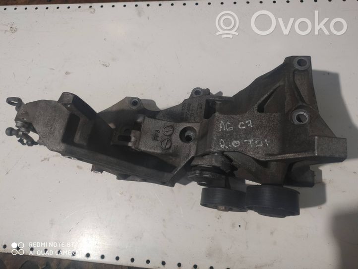 Audi A6 C7 Generatoriaus kronšteinas 03L903143F