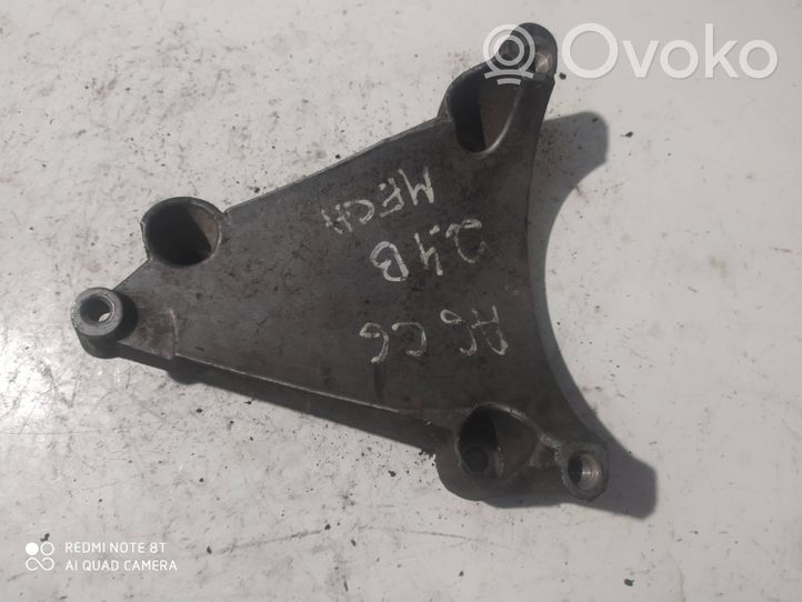 Audi A6 S6 C6 4F Staffa di montaggio del compressore dell’A/C 06E260835C