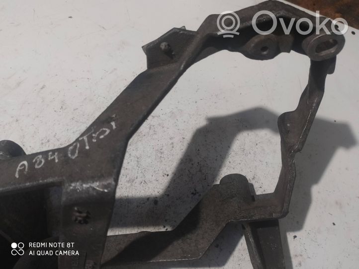 Audi A8 S8 D3 4E Staffa di montaggio del compressore dell’A/C 4E0616869D