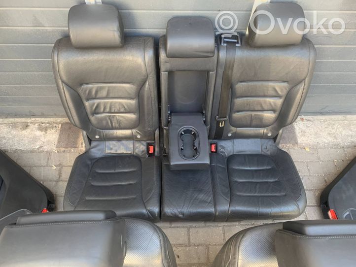 Volkswagen Touareg II Tapicerka / Komplet 7P1867011BC