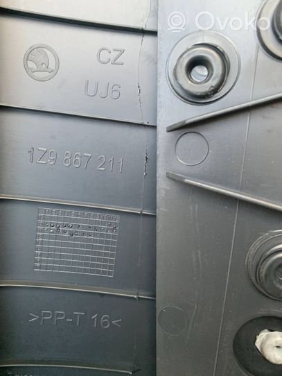 Skoda Octavia Mk2 (1Z) Set di rivestimento del pannello della portiera 1Z9867211