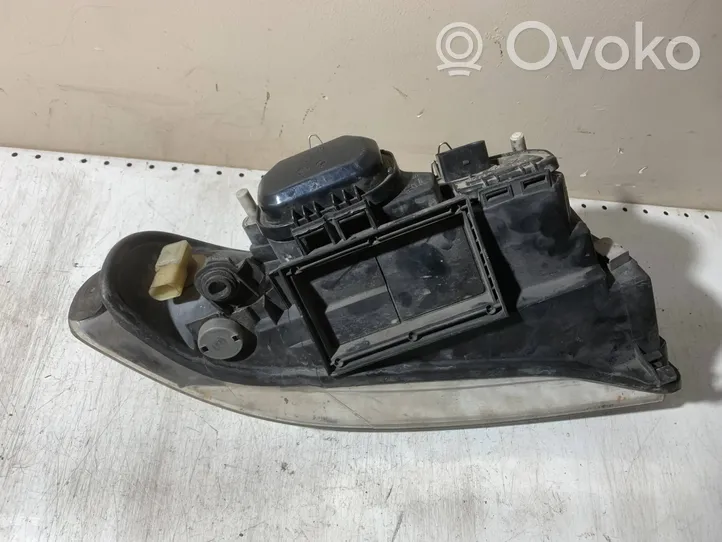 Audi A4 S4 B5 8D Lampa przednia 