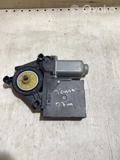 Volkswagen Touran I Front door window regulator motor 1K0959792J