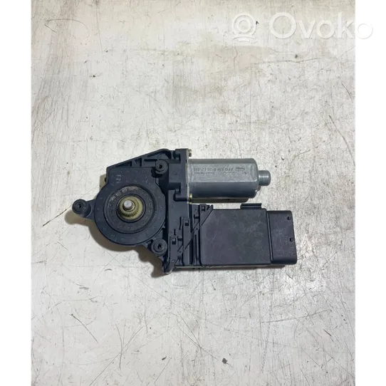 Volkswagen PASSAT B5.5 Front door window regulator motor 3B4837751