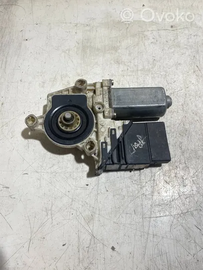 Volkswagen Golf IV Moteur de lève-vitre de porte arrière 1C0959811A