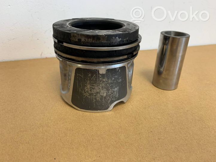 Renault Trafic II (X83) Piston 7701479104