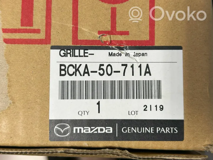 Mazda 3 Griglia superiore del radiatore paraurti anteriore BCKA50711A