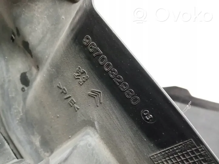 Peugeot 5008 Support de radiateur sur cadre face avant 9683140380