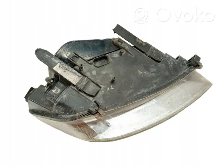 Ford C-MAX I Lampa przednia 