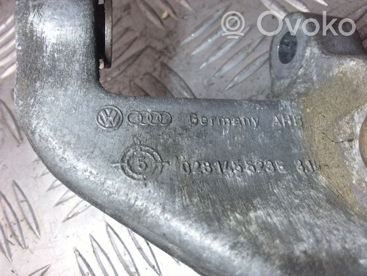 Volkswagen Sharan Supporto di montaggio della pompa del servosterzo 028145529E