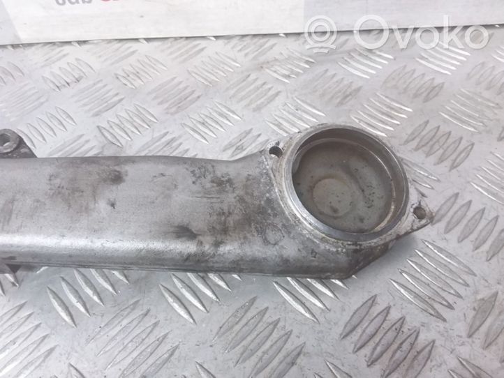 Audi A6 S6 C5 4B Boîtier de thermostat / thermostat 059121121D