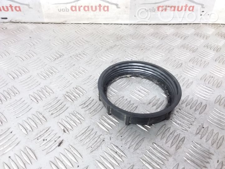 Volkswagen Golf IV Bague de verrouillage pour réservoir de carburant 321201375A