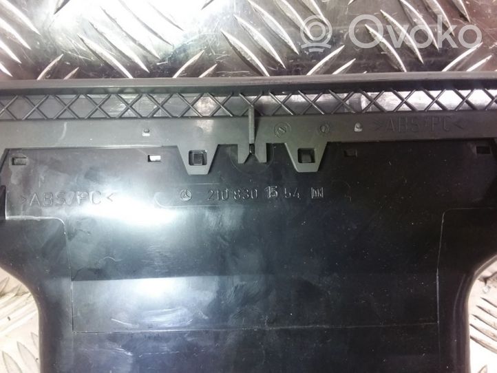 Mercedes-Benz E W210 Rejilla de ventilación central del panel 2108301554