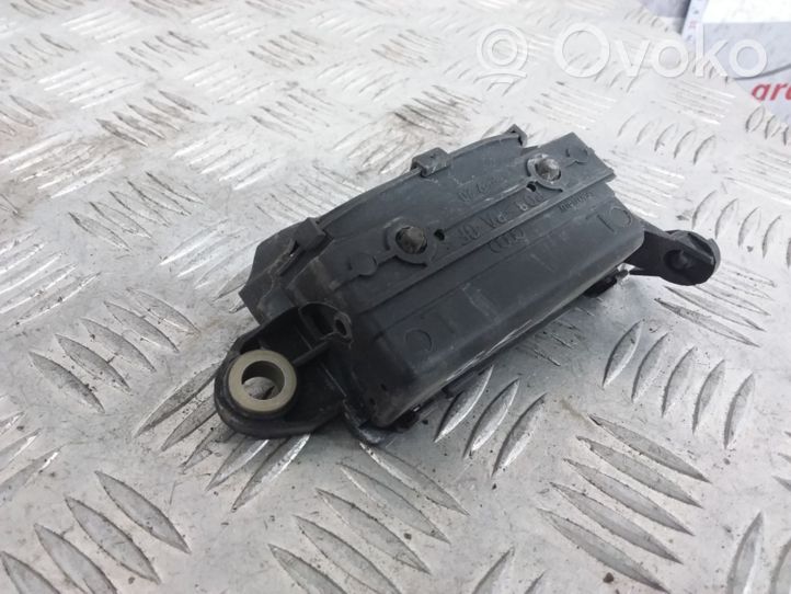 Audi A4 S4 B5 8D Takaoven ulkokahva 4A0839205D