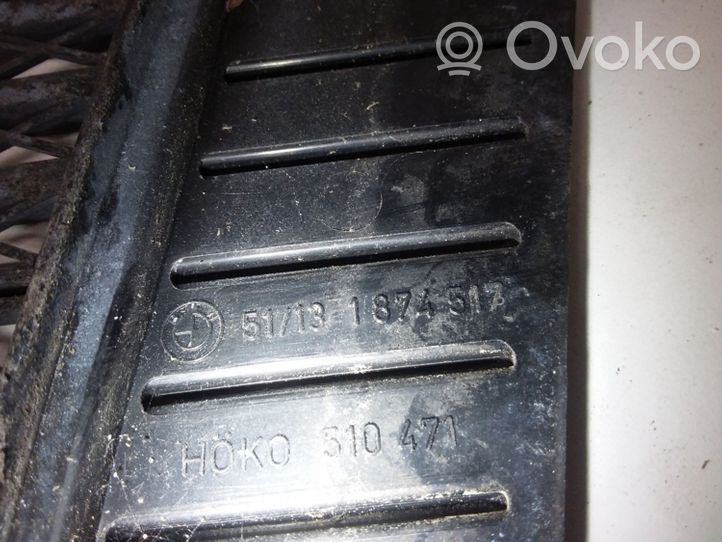 BMW 5 E28 Kratka wlotu powietrza na maskę 51131874517