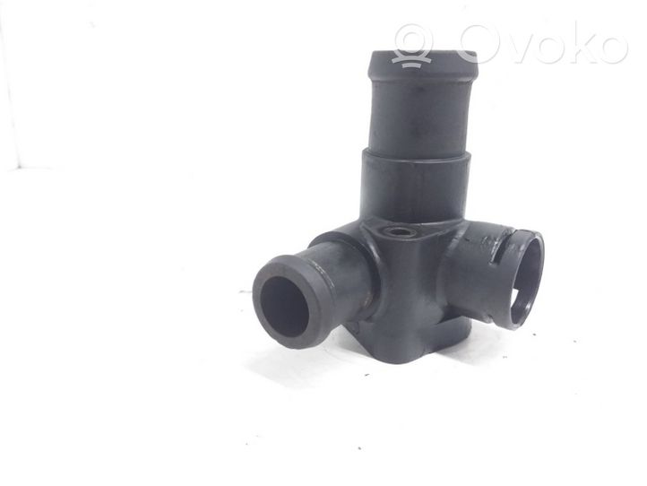 Audi A4 S4 B5 8D Tuyau de liquide de refroidissement moteur 028121132