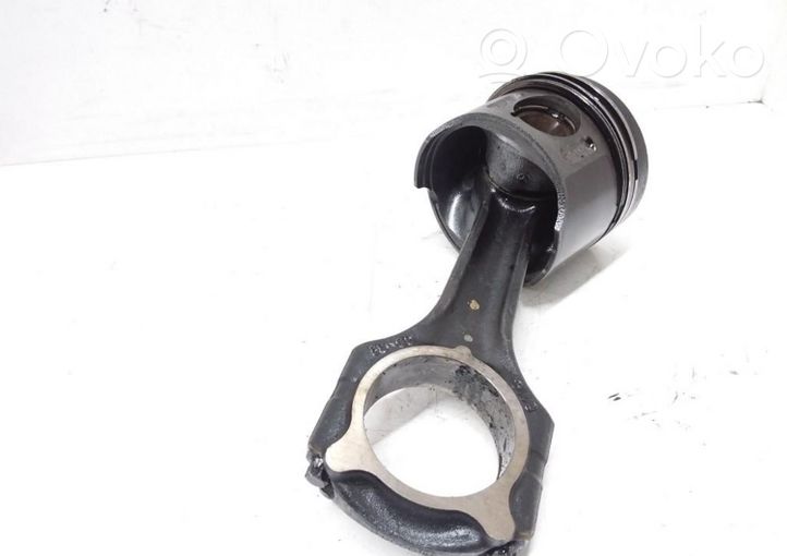 Mercedes-Benz Vito Viano W639 Piston avec bielle 6110339