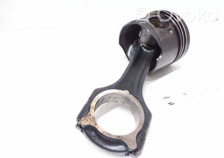 Mercedes-Benz Vito Viano W639 Piston avec bielle 6110327