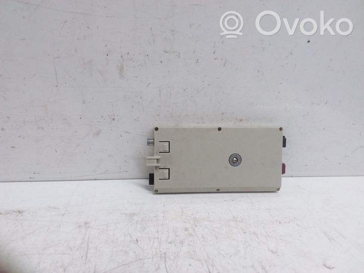 BMW X3 E83 Antenas pastiprinātājs 3042526