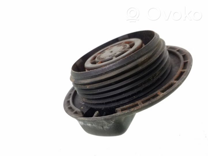 Volkswagen PASSAT B3 Serbatoio di compensazione del liquido refrigerante/coperchio 357121321A