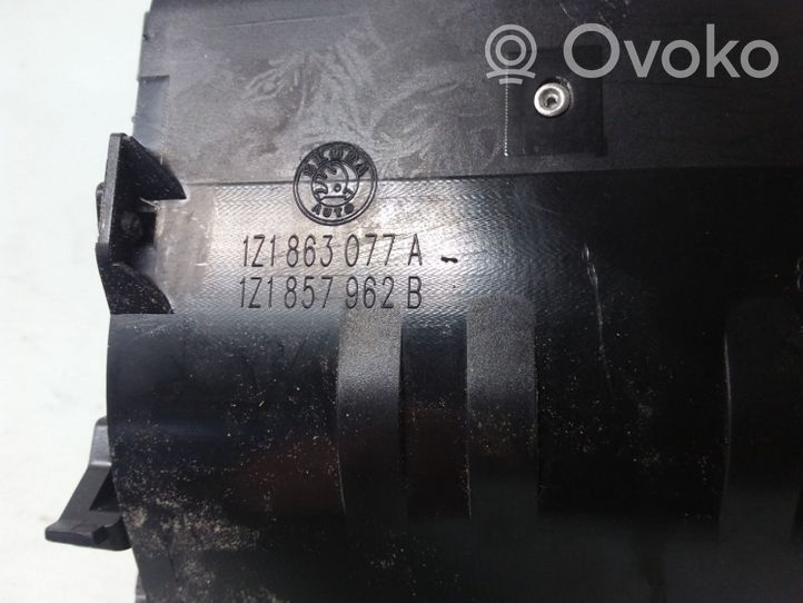 Skoda Octavia Mk2 (1Z) Popielniczka przednia tunelu środkowego 1Z1863077A
