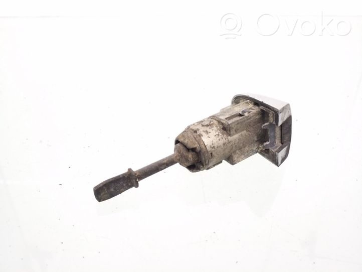 Volkswagen PASSAT B5 Front door lock (next to the handle) 3B0837167