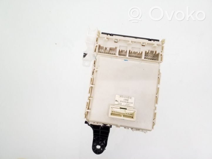 Toyota Corolla E140 E150 Module de fusibles 8273002210