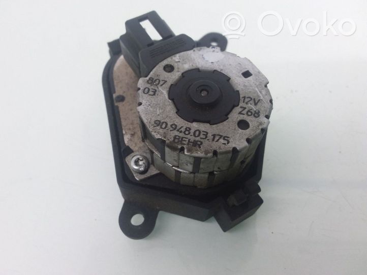 Peugeot 806 Moteur / actionneur de volet de climatisation 9094803175