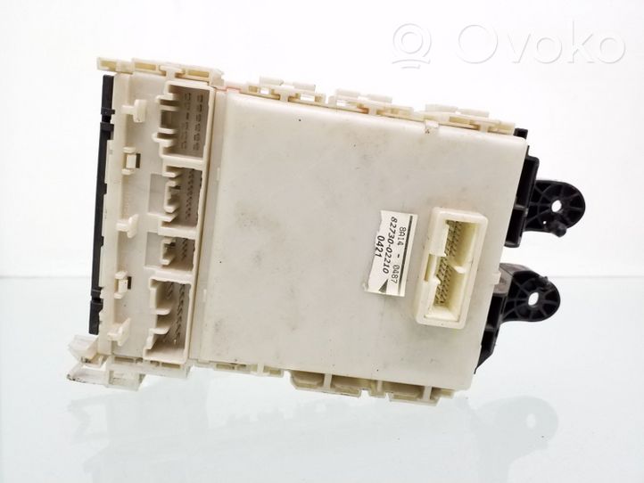 Toyota Corolla E140 E150 Module de fusibles 8273002210