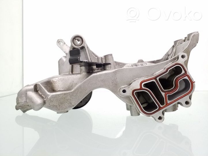 Audi A4 S4 B7 8E 8H Staffa di montaggio del compressore dell’A/C 06H903143H