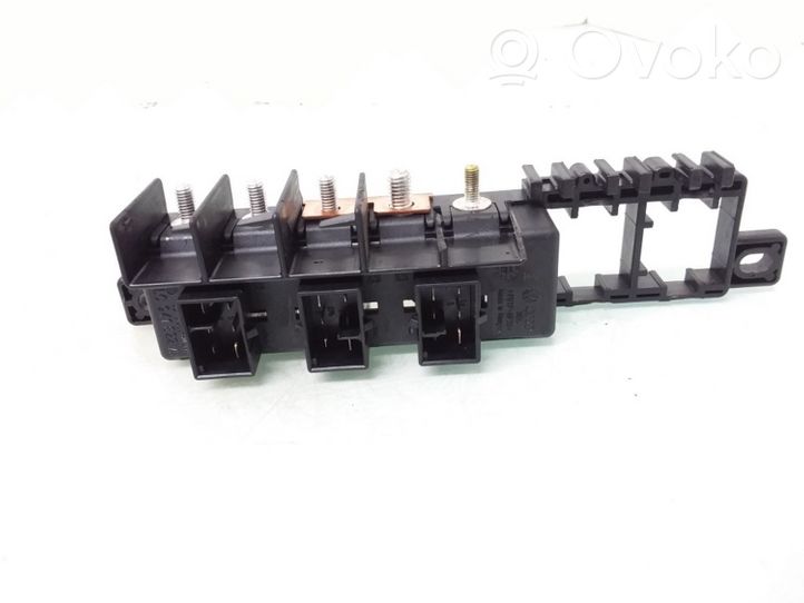 Audi A6 Allroad C5 Module de fusibles 8L0941822A