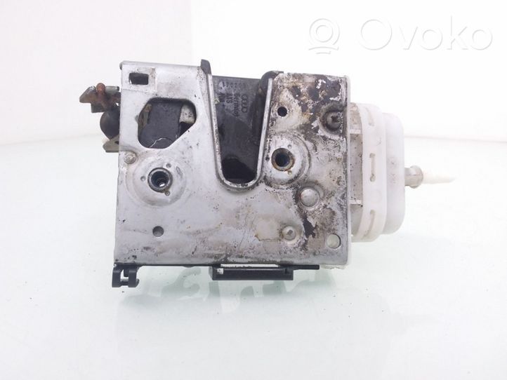 Audi A4 S4 B5 8D Serrure de porte avant 4D1837016D