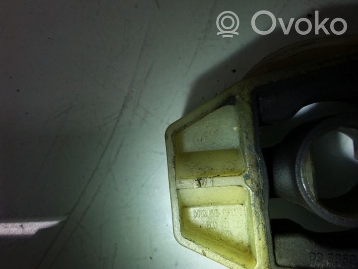 Volkswagen Polo IV 9N3 Staffa di montaggio del radiatore 6Q0121367