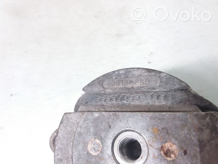 Audi A6 Allroad C5 Supporto della scatola del cambio 3618280