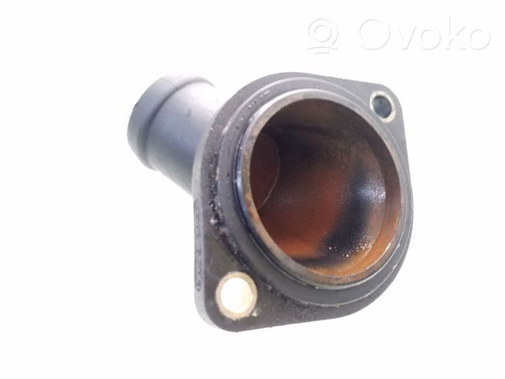 Volkswagen PASSAT B5 Tubo flessibile del liquido di raffreddamento del motore 048121121B