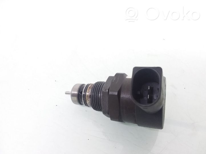 Mercedes-Benz E W211 Regolatore di pressione del carburante A611780449