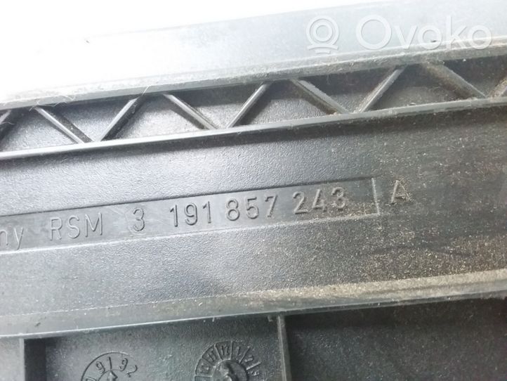 Volkswagen Golf II Radion/GPS-laitteen pääyksikön kehys 191857243A