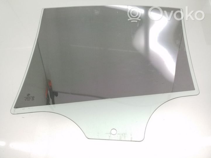 BMW M5 aizmugurējo durvju stikls 43R00049