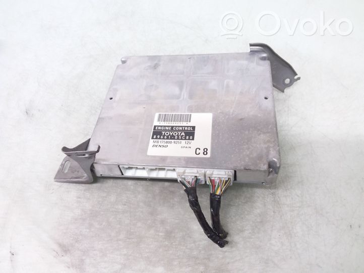 Toyota Avensis T250 Sterownik / Moduł ECU 8966105C80