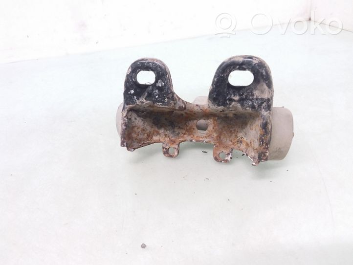 Volkswagen PASSAT B7 Support / crochet de silencieux d'échappement 6Q0253147