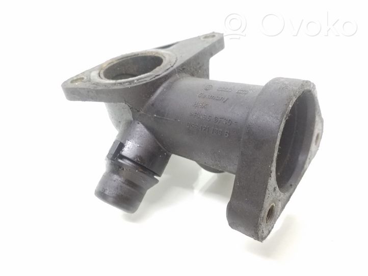 Volkswagen PASSAT B5 Tubo flessibile del liquido di raffreddamento del motore 058121133B