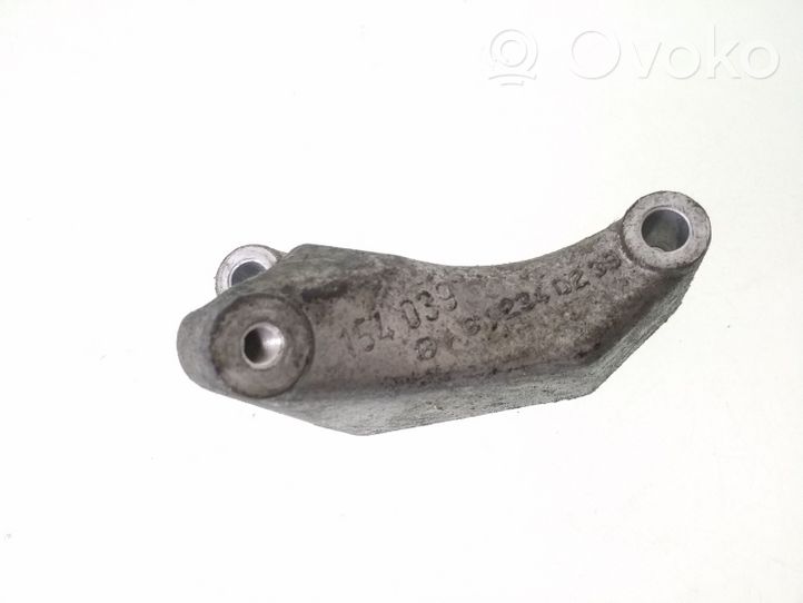 Mercedes-Benz E W211 Staffa di montaggio del compressore dell’A/C A6112340239