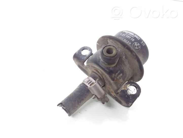 BMW 3 E30 Regolatore di pressione del carburante 1711543