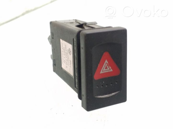 Volkswagen PASSAT B5 Botón interruptor de luz de peligro 3B0953235B