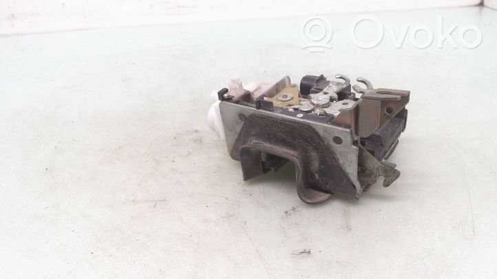 Audi A4 S4 B5 8D Etuoven lukko 8D1837015F